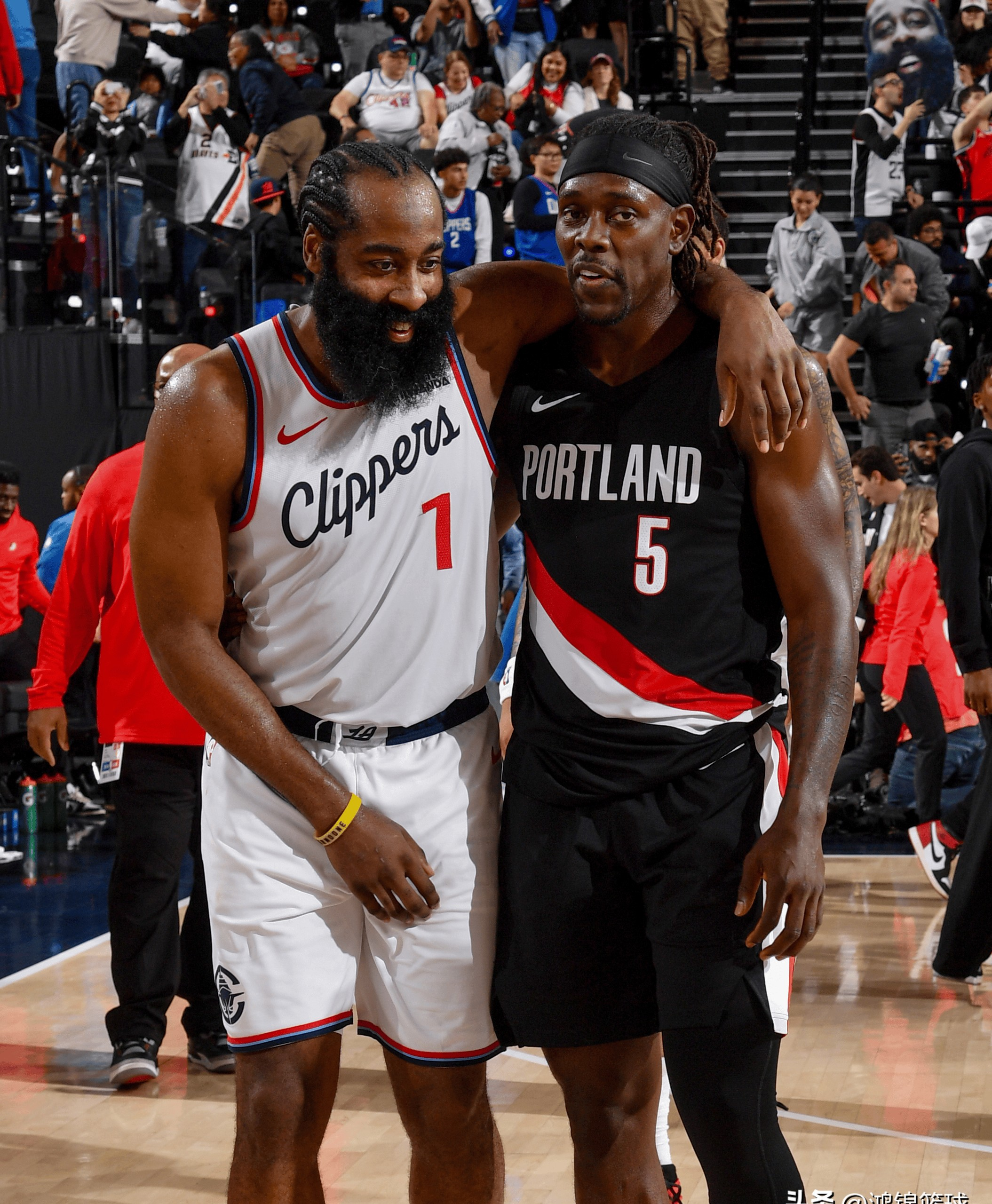 好博体育官方入口-包含上海久事训练开放日，赛前复出首秀引欢呼，NBA常规赛在即，训练强度明显提升的词条