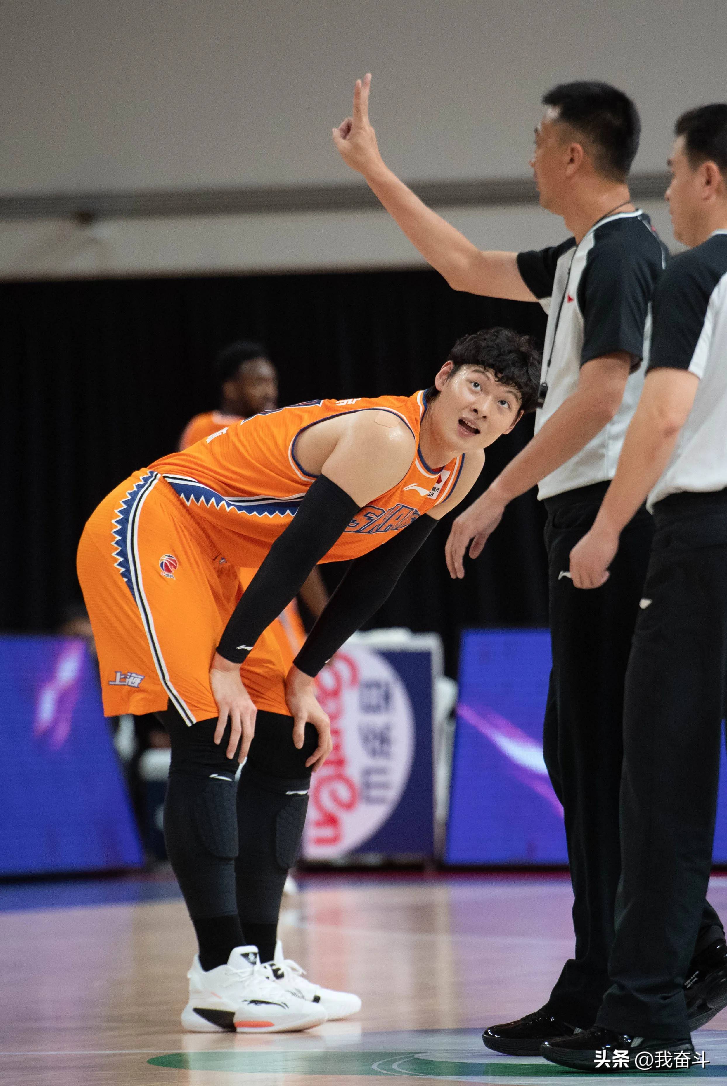 好博体育-国际比赛日体能课后，上海久事单刀错失备战CBA季后赛，引发热议，更衣室氛围转暖的简单介绍